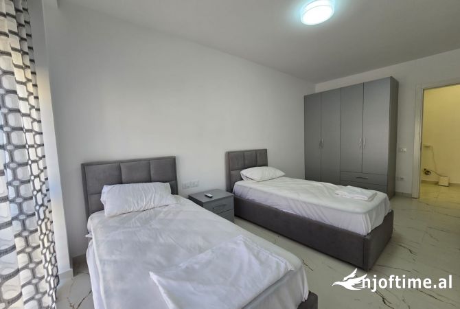 Shtepi me qera Apartament ne Tirane, 2+1, Mobilimi E mobiluar, Pagesa 700  Euro.