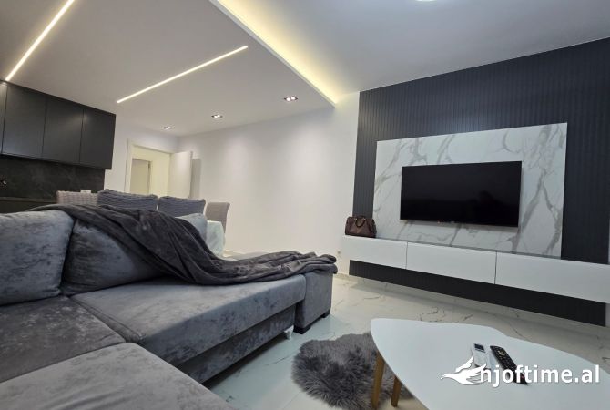 Shtepi me qera Apartament ne Tirane, 2+1, Mobilimi E mobiluar, Pagesa 700  Euro.