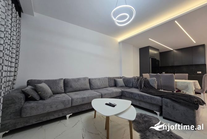 Shtepi me qera Apartament ne Tirane, 2+1, Mobilimi E mobiluar, Pagesa 700  Euro.