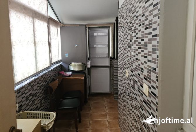 Shtepi me qera Apartament ne Tirane, 1+1, Mobilimi E mobiluar, Pagesa 450  Euro.