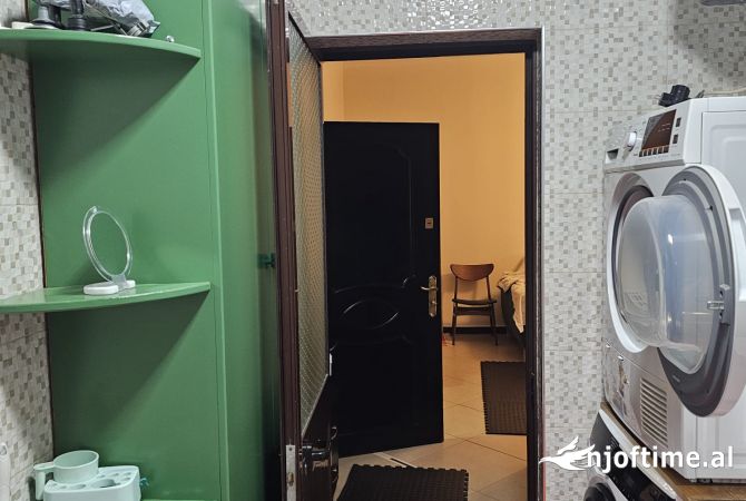 Shtepi me qera Apartament ne Tirane, 1+1, Mobilimi E mobiluar, Pagesa 450  Euro.