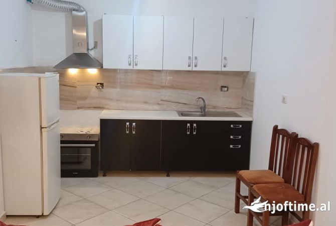 Shtepi me qera Apartament ne Tirane, 1+1, Mobilimi E mobiluar, Pagesa 45,000  Leke.
