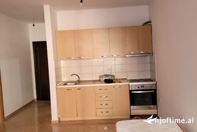 Shtepi me qera 1+1 ne Tirane - 35,000 Leke