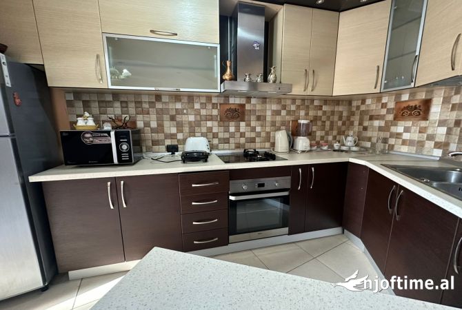Shtepi me qera Apartament ne Tirane, 1+1, Mobilimi Pjeserisht e mobiluar, Pagesa 600  Euro.