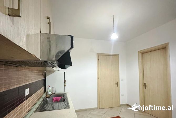 Shtepi ne shitje Apartament ne Tirane, 1+1, Mobilimi E mobiluar, Pagesa 87,000  Euro.