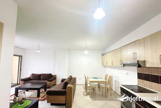 Shtepi ne shitje Apartament ne Tirane, 1+1, Mobilimi E mobiluar, Pagesa 87,000  Euro.