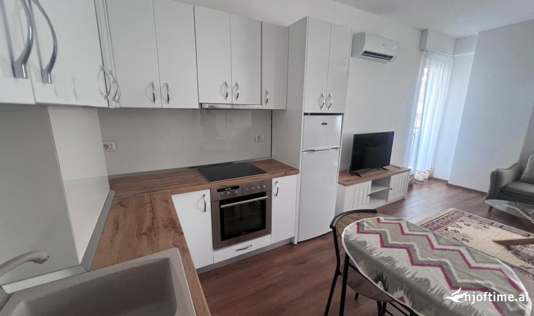Shtepi me qera Apartament ne Tirane, 1+1, Mobilimi E mobiluar, Pagesa 650  Euro.