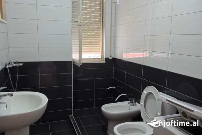 Shtepi me qera Apartament ne Tirane, 2+1, Mobilimi E mobiluar, Pagesa 450  Euro.