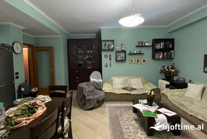 Shtepi ne shitje Apartament ne Tirane, 2+1, Mobilimi E mobiluar, Pagesa 245,000  Euro.
