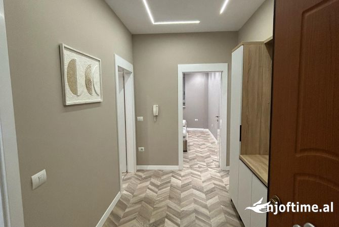 Shtepi me qera 2+1 ne Tirane - 1,300 Euro