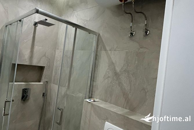 Shtepi me qera Apartament ne Tirane, 2+1, Mobilimi E mobiluar, Pagesa 1,300  Euro.