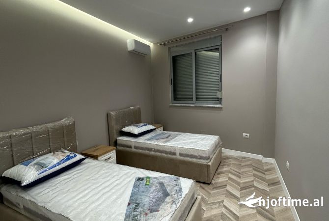 Shtepi me qera Apartament ne Tirane, 2+1, Mobilimi E mobiluar, Pagesa 1,300  Euro.