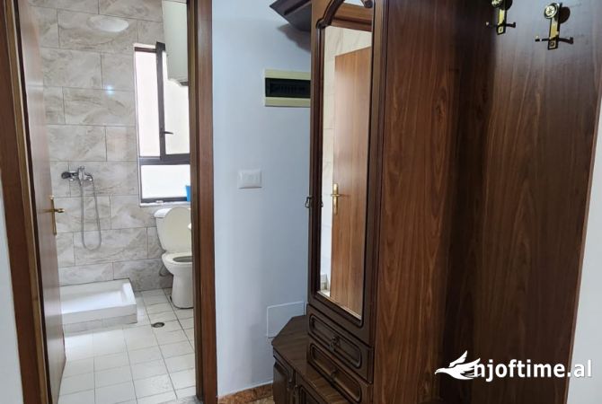 Shtepi me qera Apartament ne Tirane, 2+1, Mobilimi E mobiluar, Pagesa 500  Euro.