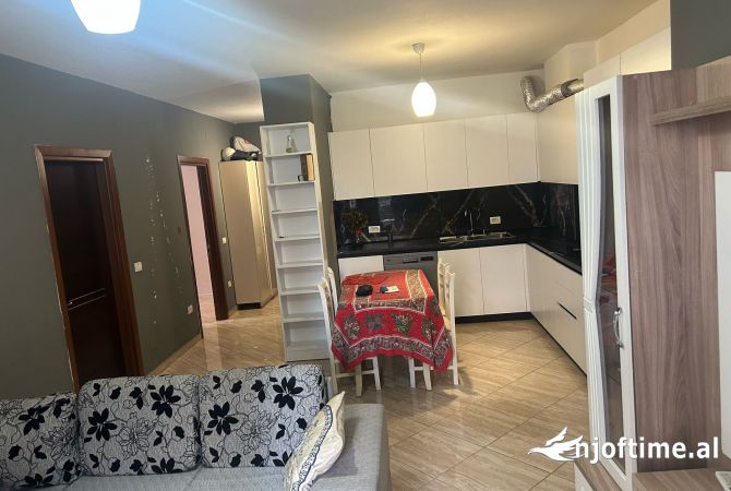 Shtepi me qera 2+1 ne Tirane - 470 Euro