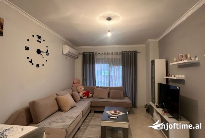 Shtepi me qera 2+1 ne Tirane - 450 Euro