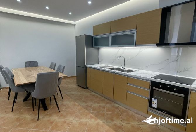 Shtepi me qera Apartament ne Tirane, 2+1, Mobilimi E mobiluar, Pagesa 600  Euro.