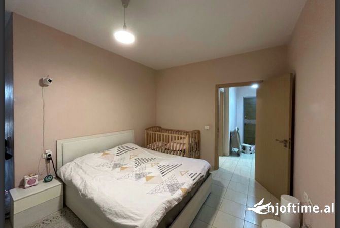 Shtepi me qera Apartament ne Tirane, 1+1, Mobilimi E mobiluar, Pagesa 550  Euro.