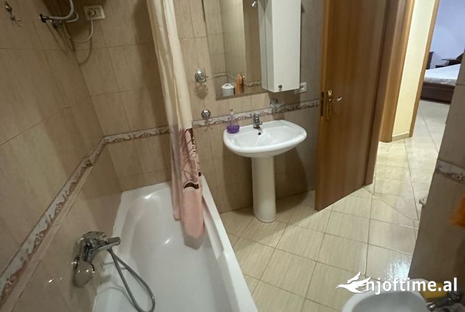 Shtepi me qera Apartament ne Tirane, 1+1, Mobilimi E mobiluar, Pagesa 450  Euro.