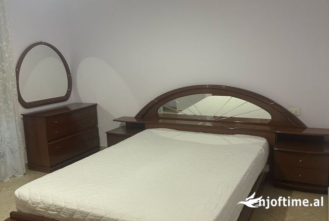 Shtepi me qera Apartament ne Tirane, 1+1, Mobilimi E mobiluar, Pagesa 450  Euro.