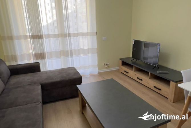 Shtepi me qera Apartament ne Tirane, 2+1, Mobilimi E mobiluar, Pagesa 550  Euro.