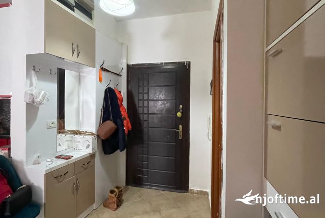 Shtepi ne shitje Apartament ne Tirane, 1+1, Mobilimi E mobiluar, Pagesa 102,000  Euro.