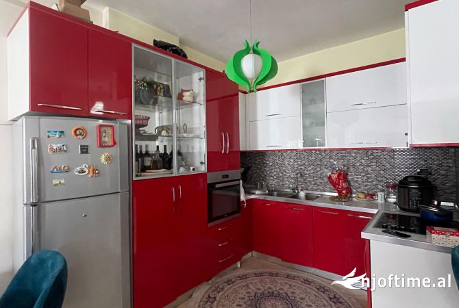 Shtepi ne shitje Apartament ne Tirane, 1+1, Mobilimi E mobiluar, Pagesa 102,000  Euro.