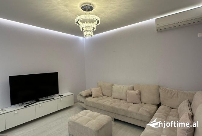 Shtepi me qera 2+1 ne Tirane - 800 Euro