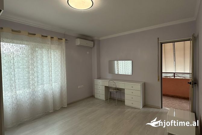 Shtepi me qera Apartament ne Tirane, 2+1, Mobilimi E mobiluar, Pagesa 800  Euro.