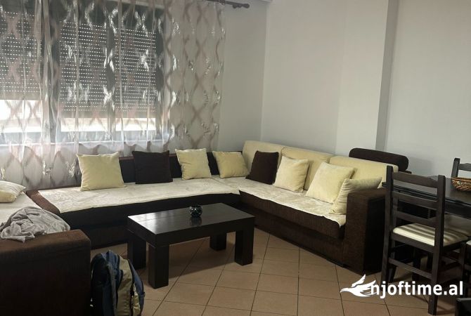 Shtepi me qera 2+1 ne Tirane - 700 Euro