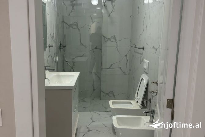 Shtepi me qera Apartament ne Tirane, 2+1, Mobilimi E mobiluar, Pagesa 400  Euro.