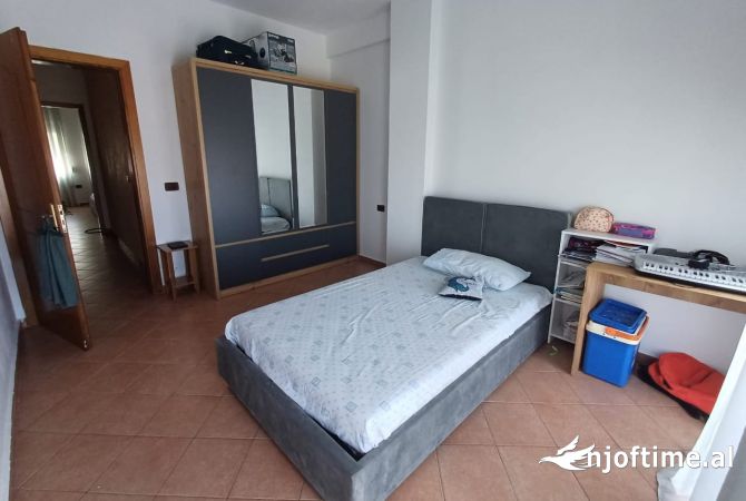 Shtepi me qera Apartament ne Tirane, 2+1, Mobilimi E mobiluar, Pagesa 500  Euro.