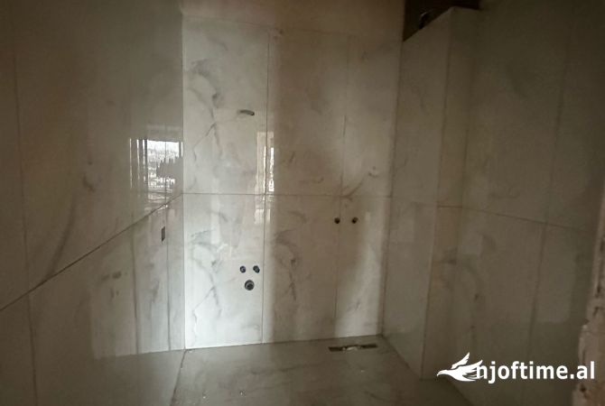 Shtepi ne shitje Apartament ne Tirane, 2+1, Mobilimi Bosh, pa mobiluar, Pagesa 82,943  Euro.