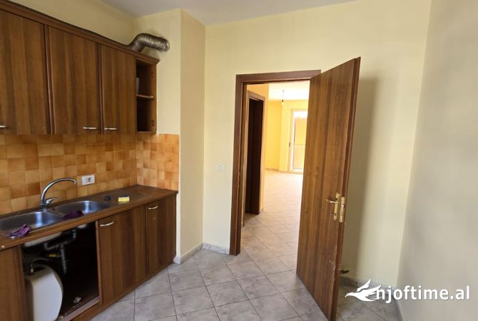 Shtepi ne shitje 3+1 ne Tirane - 180,000 Euro