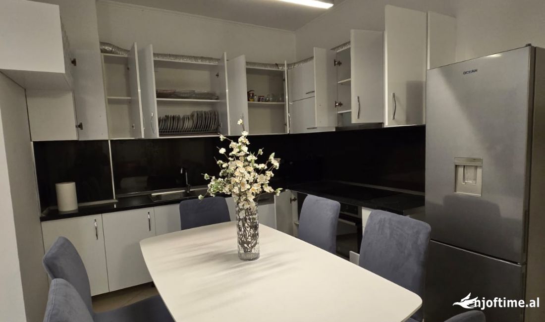 Shtepi me qera Apartament ne Tirane, 2+1, Mobilimi E mobiluar, Pagesa 600  Euro.