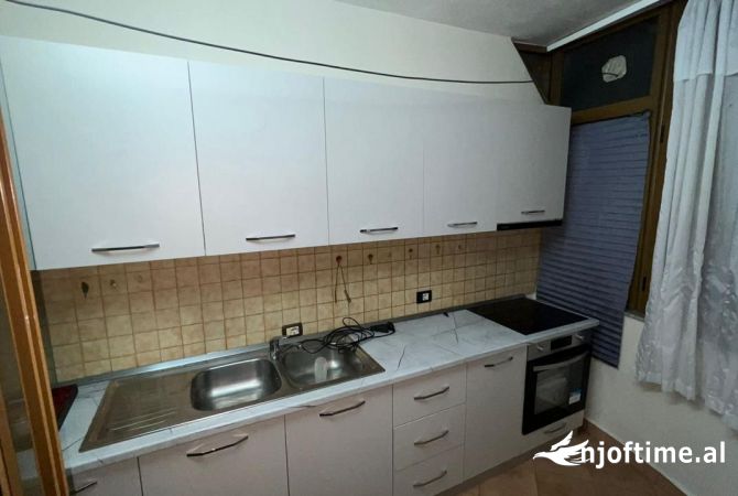 Shtepi me qera Apartament ne Tirane, 2+1, Mobilimi E mobiluar, Pagesa 600  Euro.