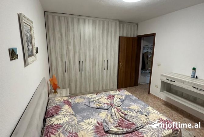 Shtepi me qera Apartament ne Tirane, 2+1, Mobilimi E mobiluar, Pagesa 550  Euro.