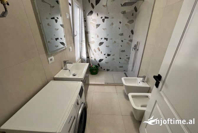 Shtepi me qera Apartament ne Tirane, 2+1, Mobilimi E mobiluar, Pagesa 500  Euro.