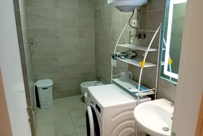 Shtepi me qera Apartament ne Tirane, 1+1, Mobilimi Pjeserisht e mobiluar, Pagesa 550  Euro.