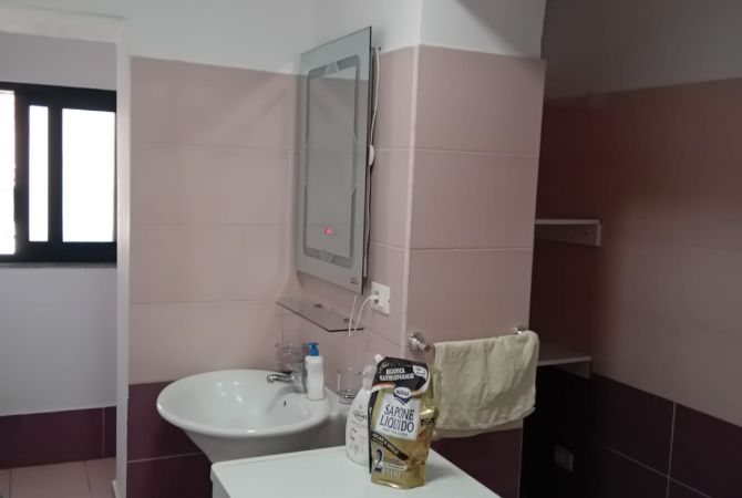 Shtepi me qera Apartament ne Tirane, 1+1, Mobilimi E mobiluar, Pagesa 500  Euro.