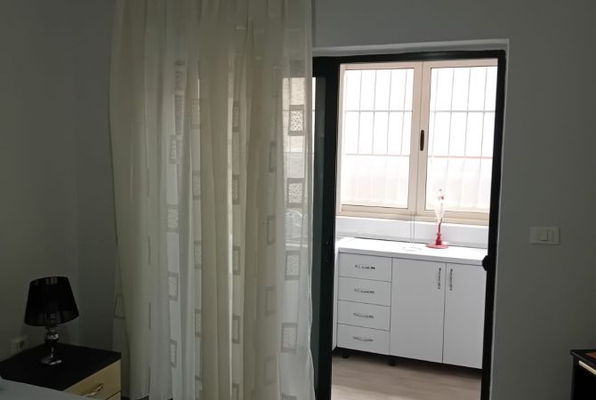 Shtepi me qera Apartament ne Tirane, 1+1, Mobilimi E mobiluar, Pagesa 500  Euro.