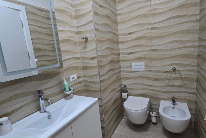 Shtepi me qera Apartament ne Tirane, 2+1, Mobilimi E mobiluar, Pagesa 700  Euro.