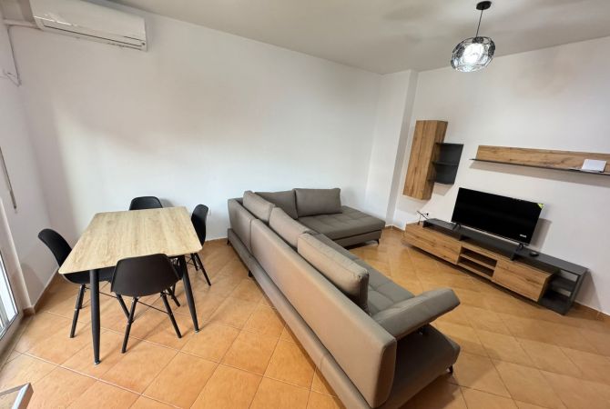 Shtepi me qera Apartament ne Tirane, 2+1, Mobilimi E mobiluar, Pagesa 670  Euro.