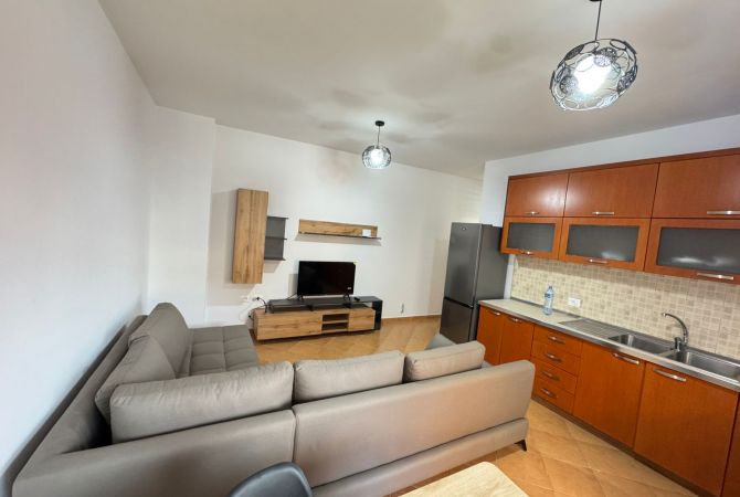 Shtepi me qera 2+1 ne Tirane - 670 Euro