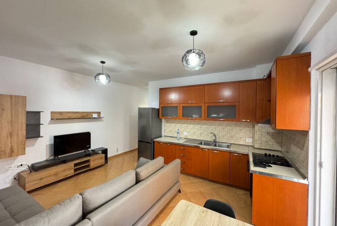 Shtepi me qera 2+1 ne Tirane - 670 Euro
