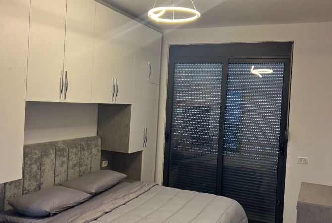 Shtepi me qera Apartament ne Tirane, 2+1, Mobilimi E mobiluar, Pagesa 550  Euro.