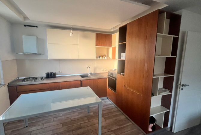 Shtepi me qera Apartament ne Tirane, 2+1, Mobilimi E mobiluar, Pagesa 55,000  Leke.