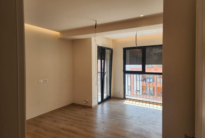Apartment for rent in Tirana 2+1, Emty