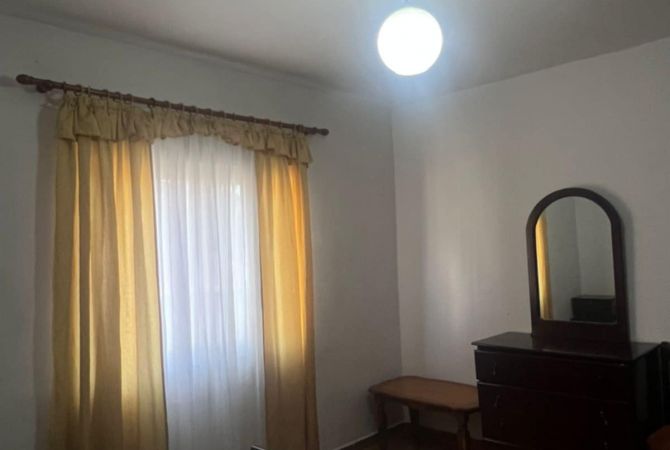 Shtepi me qera Apartament ne Tirane, 2+1, Mobilimi E mobiluar, Pagesa 500  Euro.