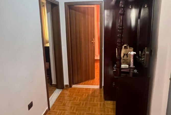 Shtepi me qera Apartament ne Tirane, 2+1, Mobilimi E mobiluar, Pagesa 500  Euro.