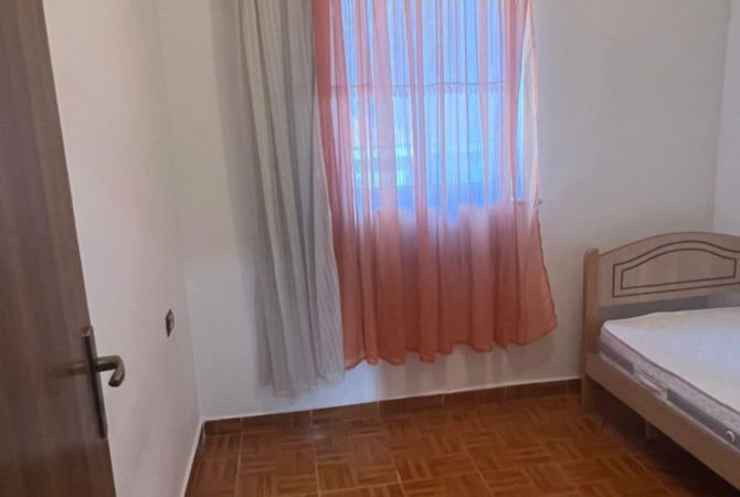 Shtepi me qera Apartament ne Tirane, 2+1, Mobilimi E mobiluar, Pagesa 500  Euro.